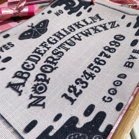 When A Woman Smokes Travel Kit 💨 - Picture 5 of 12